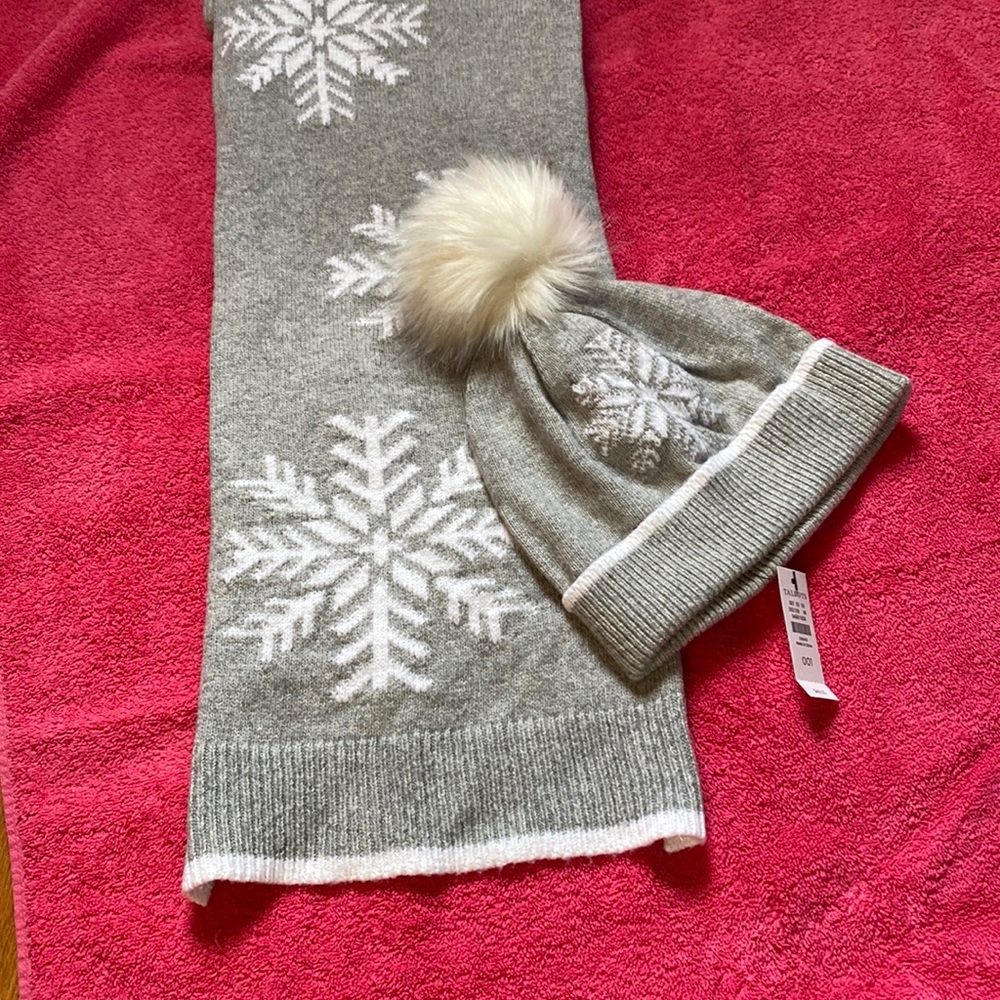 Snowflake scarf and hat set
